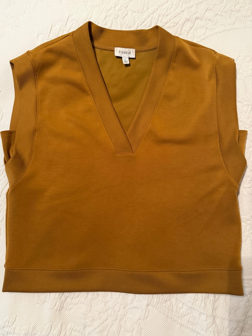 Evereve Women's Mustard Sleeveless V‑Neck knit top